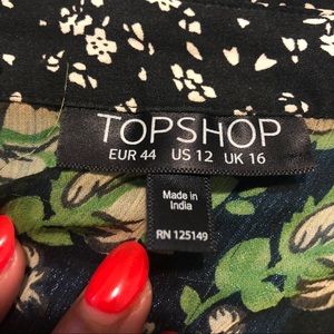 Topshop Tops - CUTE SHEER TOP SHOP TOP!!! Topshop Tops - CUTE SHEER TOP SHOP TOP!!!
